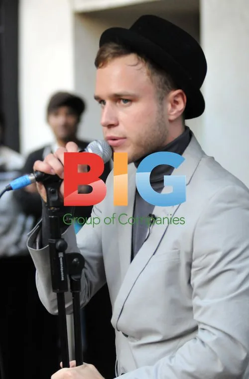 Olly Murs Busking in London