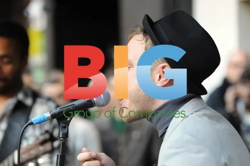 Olly Murs Busking in London