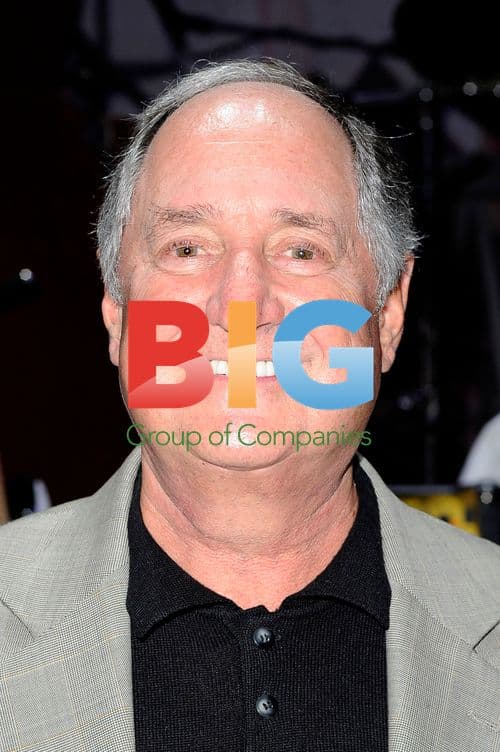 Neil Sedaka Congratulates Tony Christie at 'Dreamboats' Show