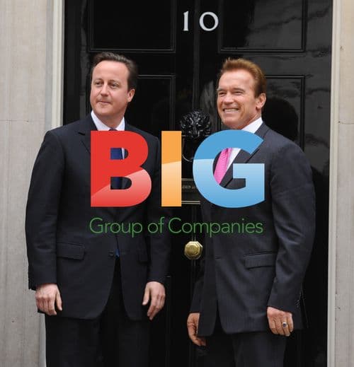Cameron greets Schwarzenegger at 10 Downing St