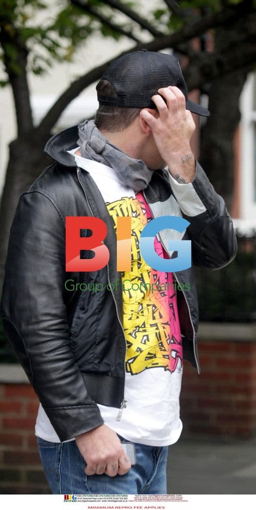 Robbie Williams Spotted with Mystery Woman