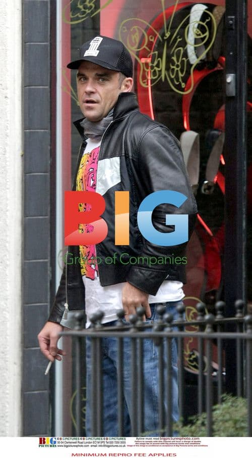 Robbie Williams Spotted with Mystery Woman