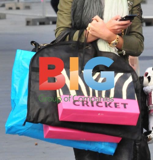 Alex Curran Shopping with Daughters