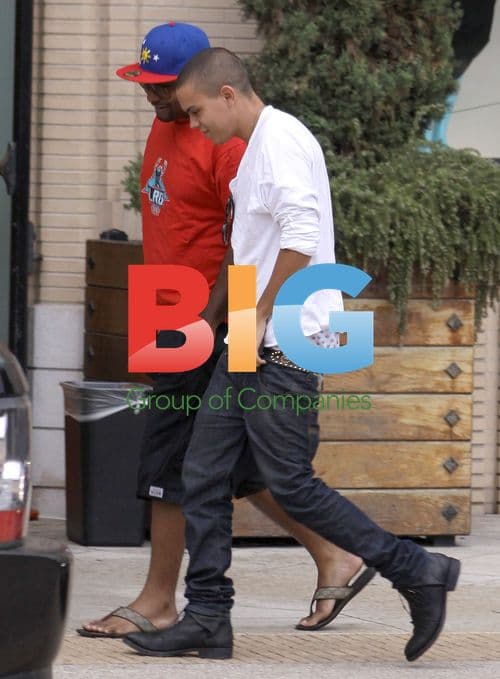 Evan Ross Goes Shopping