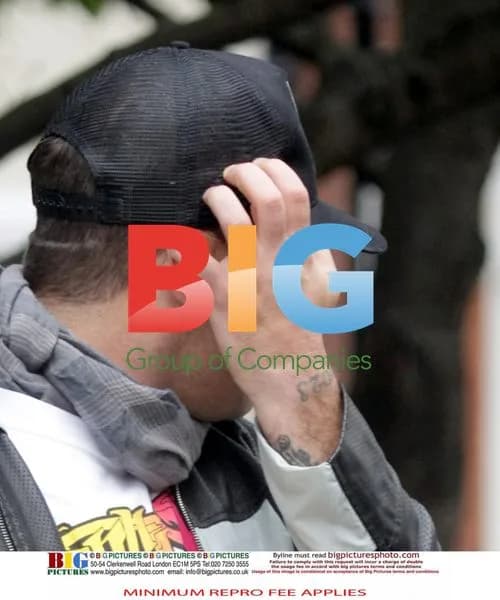 Robbie Williams Out in London