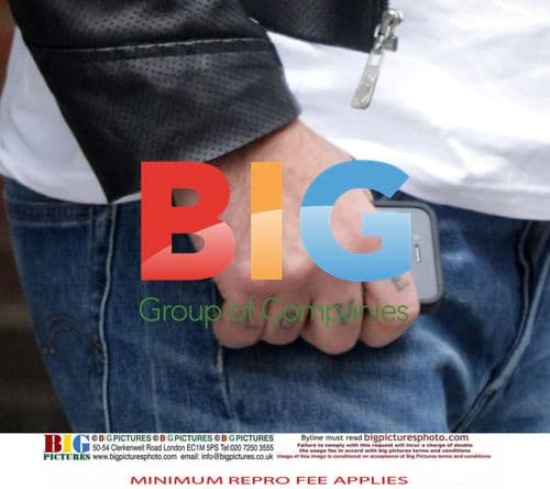 Robbie Williams Spotted Outside Boutique