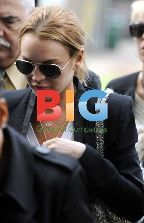 Lindsay Lohan Arrives at Courthouse