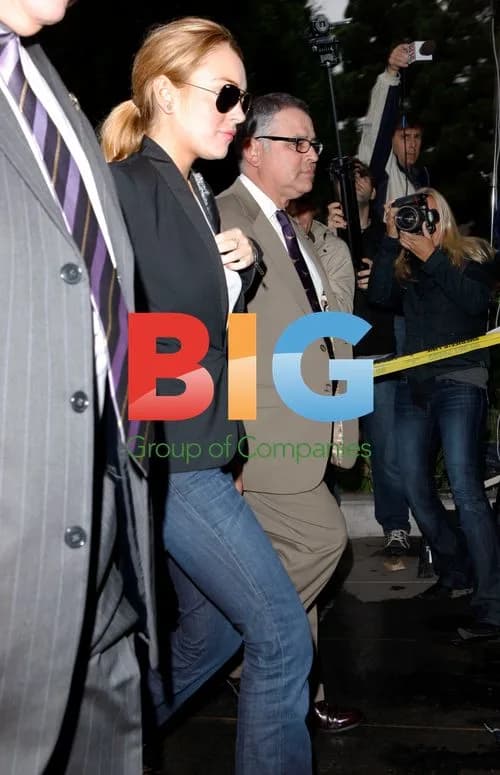 Lindsay Lohan Arrives at Courthouse