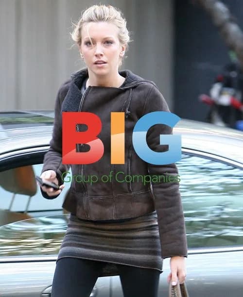 Blake Lively and Leighton Meester on Gossip Girl Set