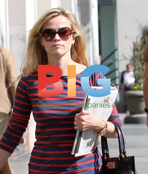 Reese Witherspoon Shopping With Kids
