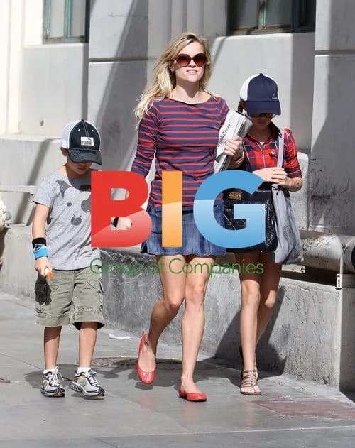Reese Witherspoon with Kids in Santa Monica