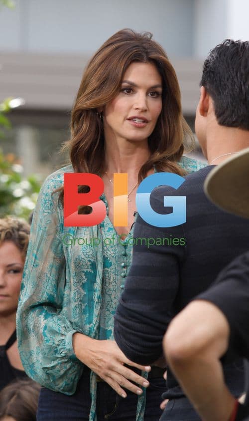 Cindy Crawford Visits Extra in LA