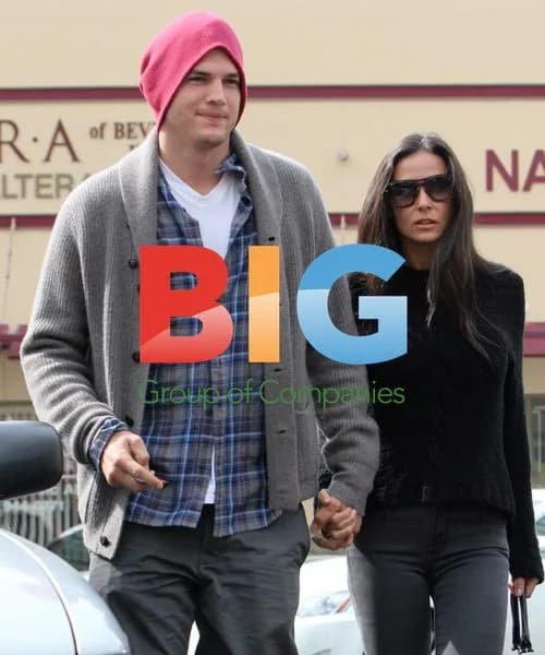 Ashton Kutcher holds car door for Demi Moore