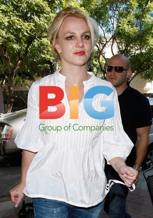 Britney Spears Dining at Corner Bakery