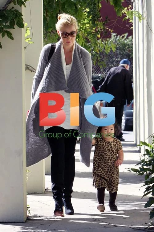 Katherine Heigl and daughter at library