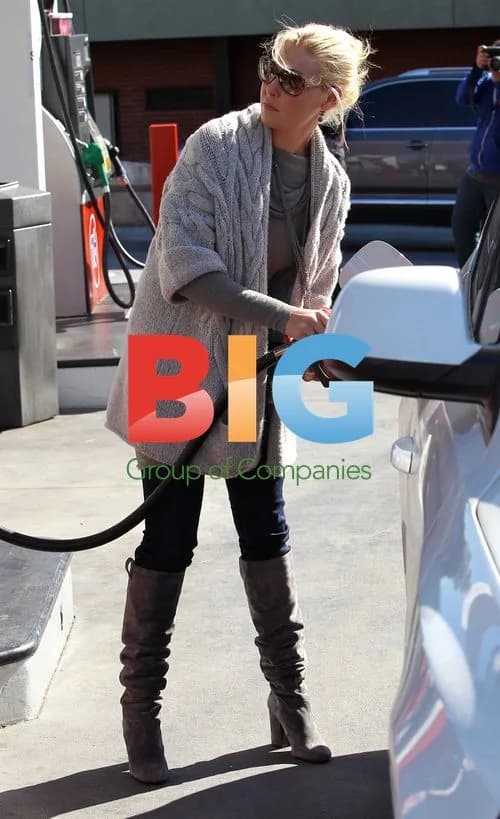 Katherine Heigl at Michael's Arts & Crafts