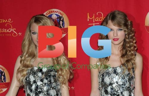 Taylor Swift Unveils Wax Statue