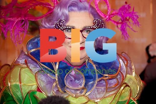 Dame Edna Everage at 2010 Victoria Derby Day