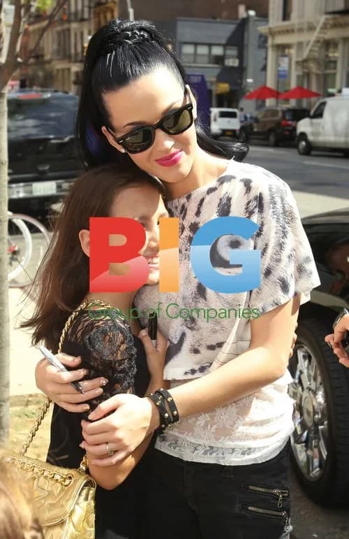 Katy Perry Poses With Fans After NYC Performance
