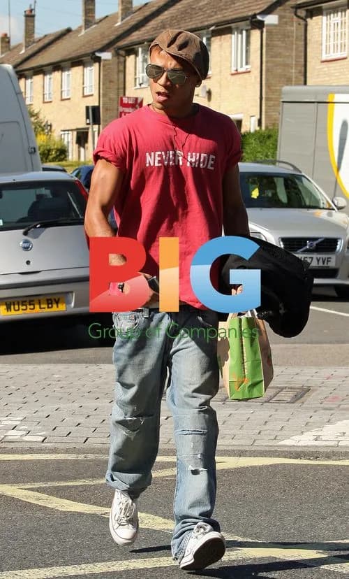 JLS Singer Aston Merrygold Buys Sandwich
