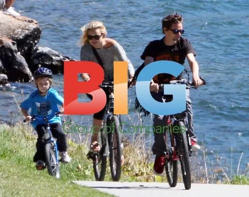 Kate Hudson and Matthew Bellamy bike in Swiss Alps