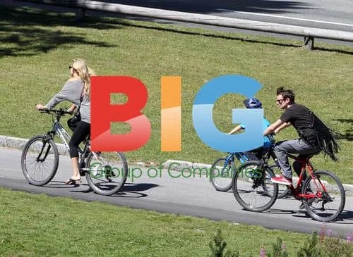 Kate Hudson and Matthew Bellamy bike in Swiss Alps
