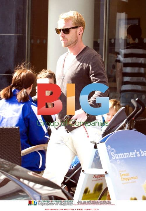 Ronan Keating and family get coffee in Dublin