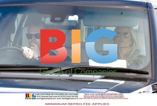 Ronan Keating and family get coffee in Dublin