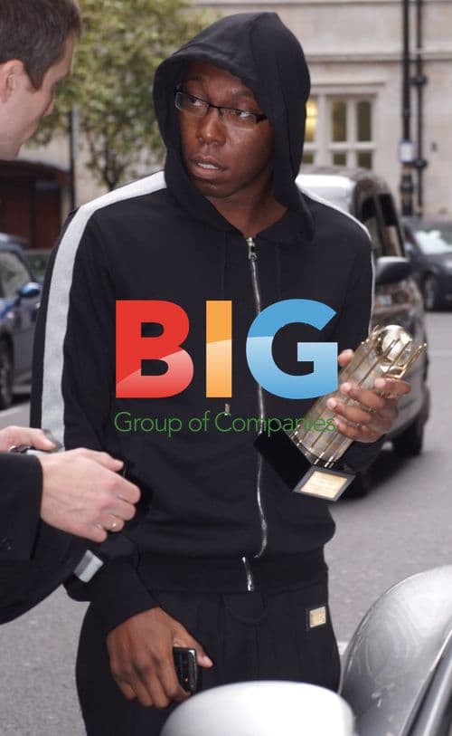 Dizzy Rascal Carries Award in London