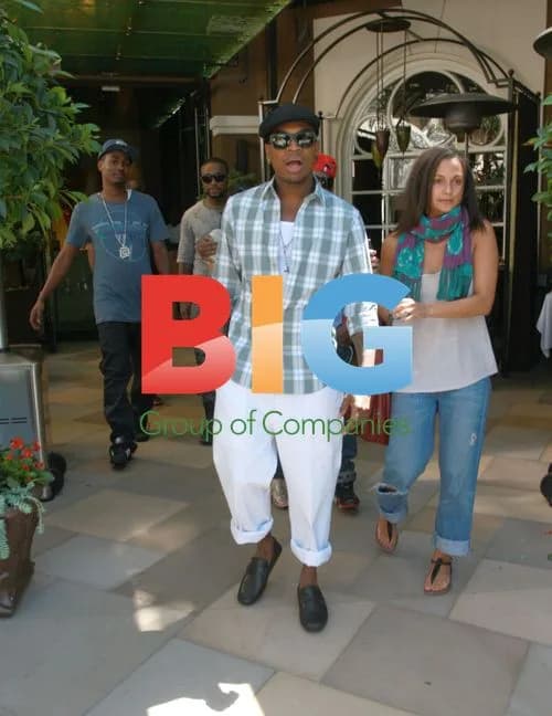 Ne-Yo and Pleasure P Leave Hotel