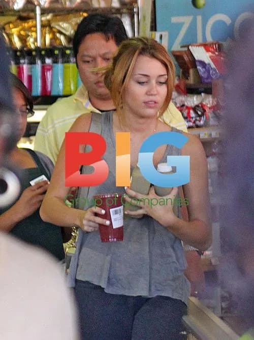 Miley Cyrus Grabs Deli Sandwiches at Whole Foods