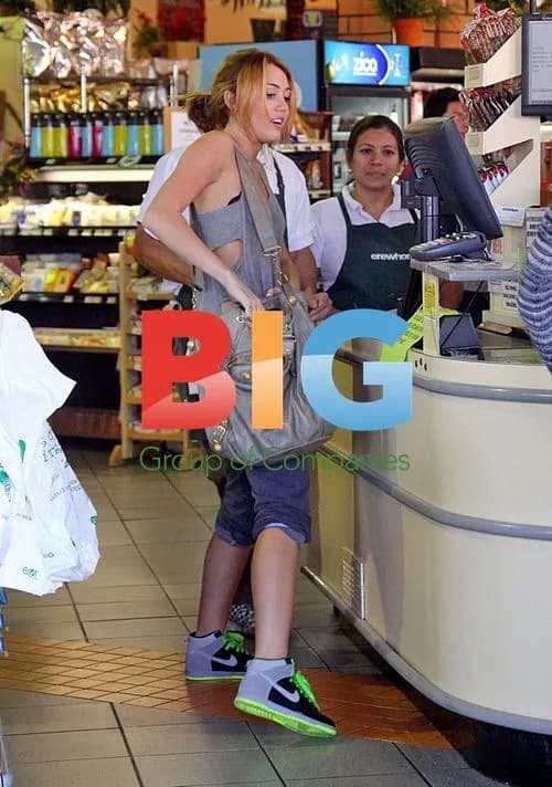 Miley Cyrus at Whole Foods