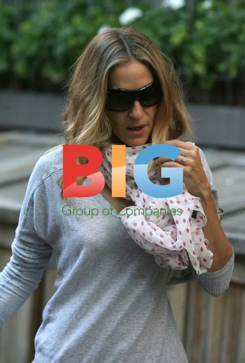 Sarah Jessica Parker takes son to school