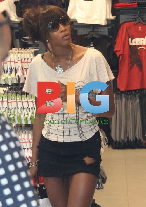 Naomi Campbell Shopping in Miami