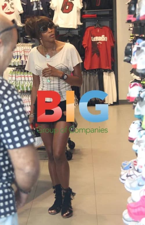 Naomi Campbell Shopping in Miami