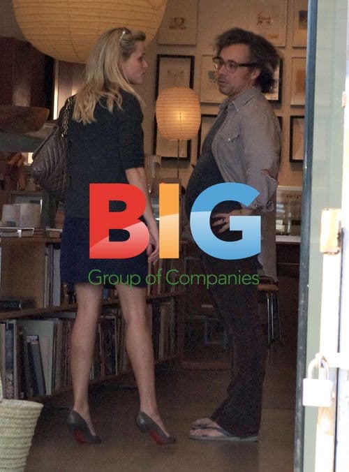Reese Witherspoon Shopping in LA