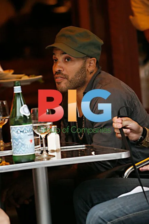 Lenny Kravitz Lunches with Friends in Soho