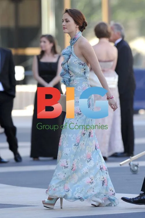 Leighton Meester on Gossip Girl set