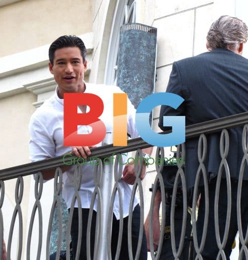 Mario Lopez interviews Bill Maher on "Extra"