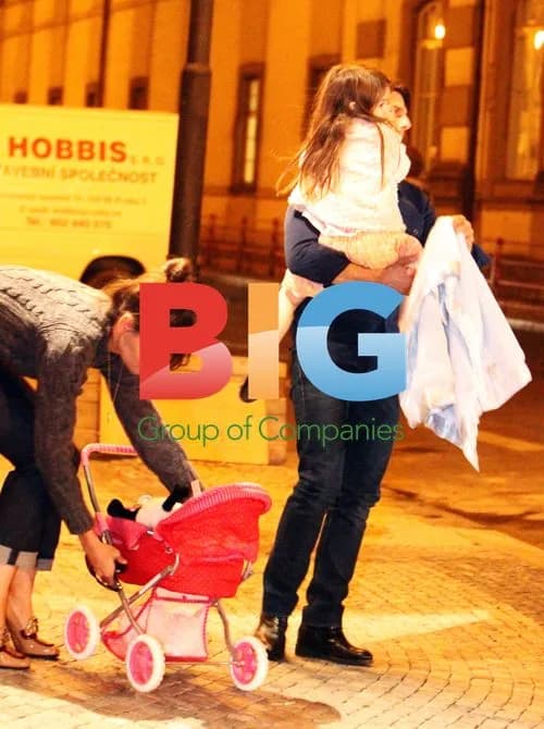 Tom Cruise, Katie Holmes, and Suri in Prague