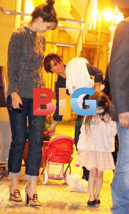 Tom Cruise, Katie and Suri in Prague