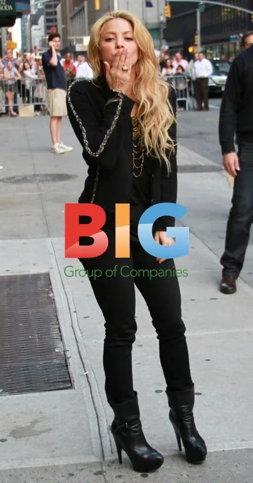 Shakira visits Letterman in NYC