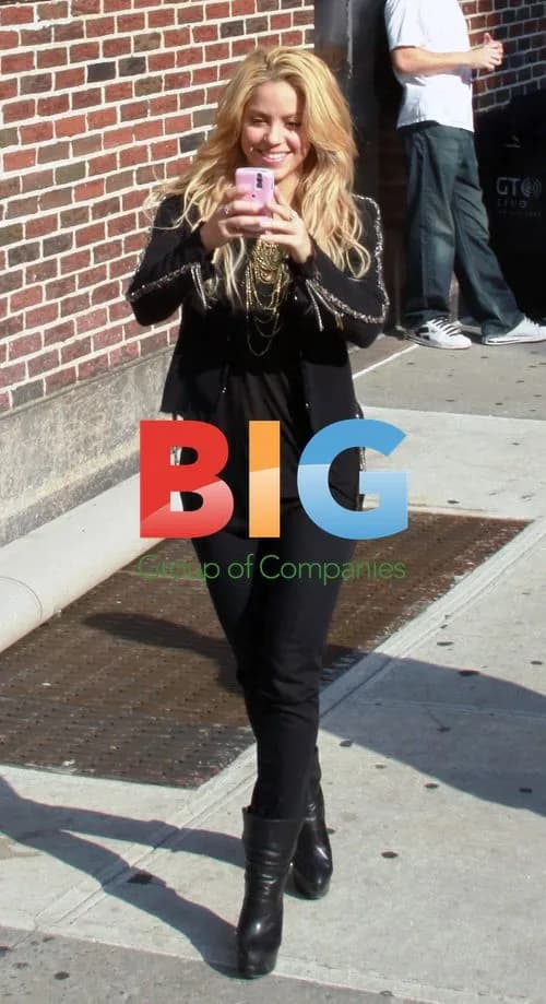Shakira Visits David Letterman Show