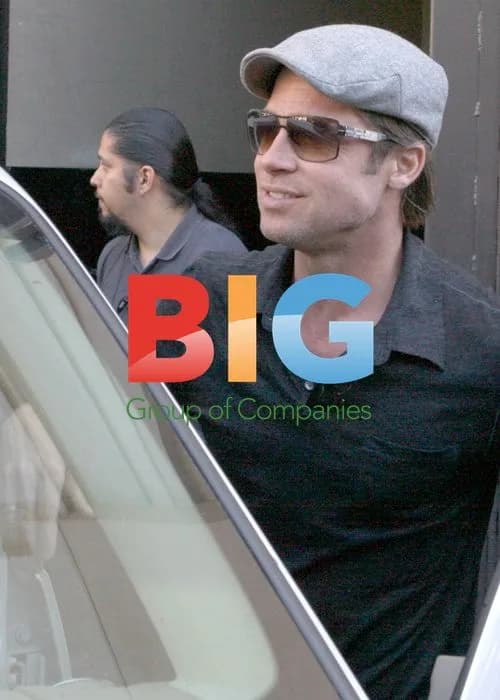 Brad Pitt Visits Hollywood Mall
