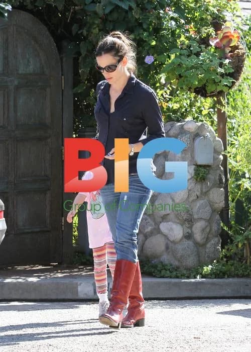 Jennifer Garner and Daughter Violet Out in Brentwood