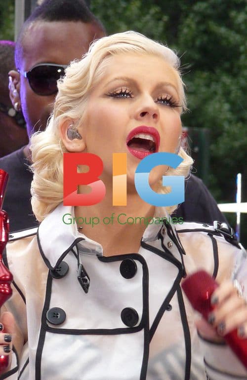 Christina Aguilera Performs on CBS Early Show
