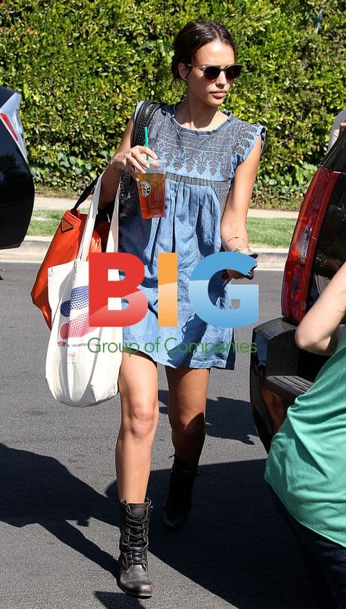 Jessica Alba Leaving Home