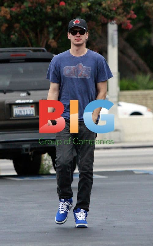 Hayden Christensen Gets Takeout