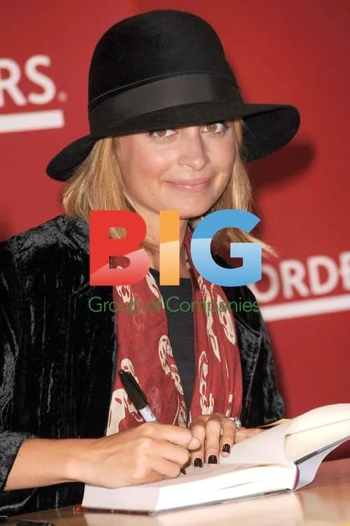 Nicole Richie Signs 'Priceless' at Borders NYC