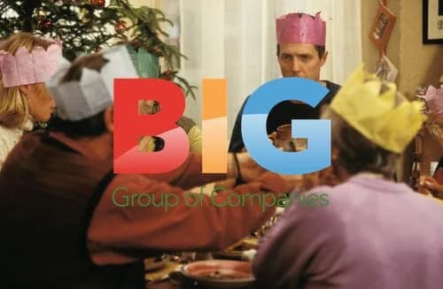 ABOUT A BOY - Hugh Grant at dinner